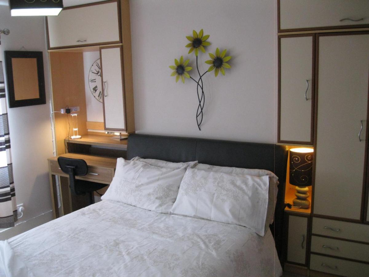 Perfect For Petersfield B&B Екстер'єр фото